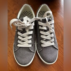 Taos Footwear Star Brown Canvas Sneakers size 7